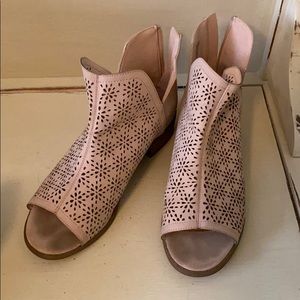 🍋3/$15 Pale Pink Back ZIP Peep Toe Booties